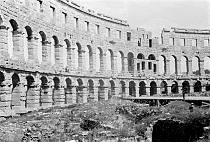 1931. Jugoslawien. Kroatien. Istrien - Croatia. Pula. Amphitheater