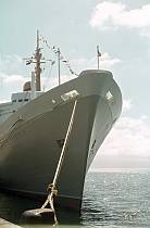 1967. Skandinavien. Norwegen. Kreuzfahrtschiff an der Mole. Hafen