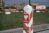 29. 4. 2000. Polen. An der Odergrenze. Grenzpfahl. Grenzpfosten. Polnische Grenze.