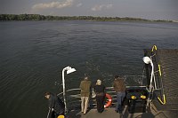 22. September 2005. Polen. Insel Wolin. Fährverkehr über die  Swine bei Swinemünde. Schiffahrt / Schifffahrt