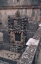 1978. Portugal. Tomar. Kapitelsaal außen Fenster.