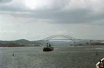 1963. Portugal. Meer. Schiffe. Brücke