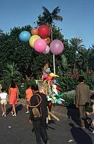 1968. Portugal. Funchal. Bunte Luftballons