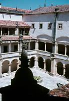 vermutlich 1968.   Portugal. Lissabon Hotelinnenhof