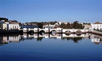 November 2000. <br>Portugal. Tavira. Brücke über den Fluss Gilhão. 