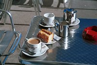 November 2000. Portugal.  in Cacela. Kaffee und Kuchen 