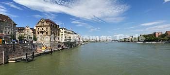 21. 6. 2011. Schweiz. Basel. Fluss Rhein. Rheinufer. (Panorama aus mehreren Einzelbildern)