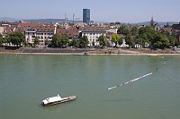 2. 8. 2011. Schweiz. Basel. Fähre auf dem Fluss Rhein. Boote. Schiffe