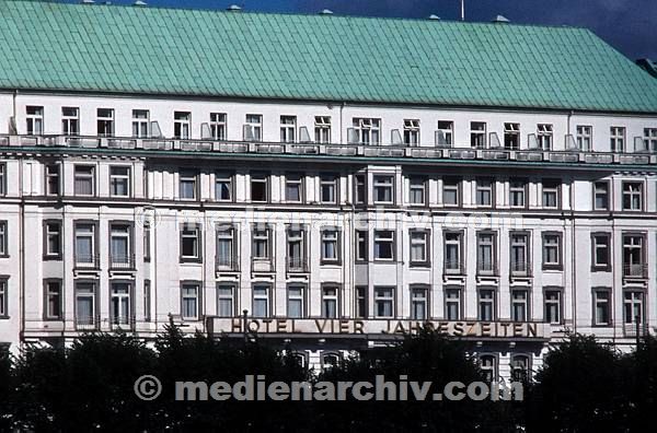 1977. Hamburg. Hotel vier Jahreszeiten.