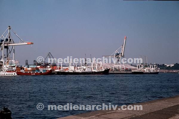 1977. Hamburg. Hamburger Hafen. Schiffe.