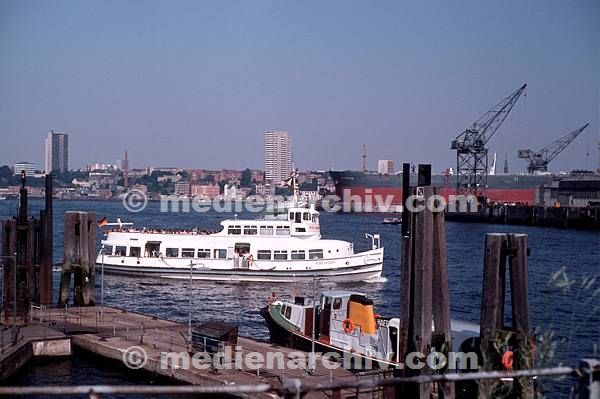 1977. Hamburg. Hamburger Hafen. Schiffe.