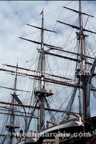 1977. Hamburg. Hamburger Hafen. Schiffe. Altes Segelschiff