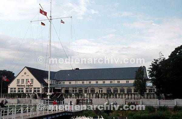 um 1975. Schleswig-Holstein. Wedel. Willkomm-Höft. Fährhaus Schulau an der Elbe.