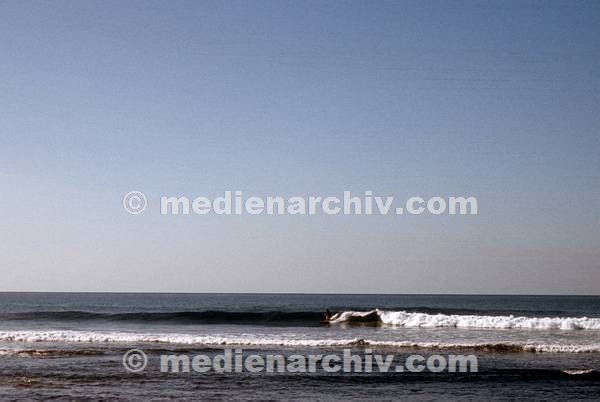 vermutlich 1975. Spanien. Kanarische Inseln. Gran Canaria. Wellen Meer Atlantik