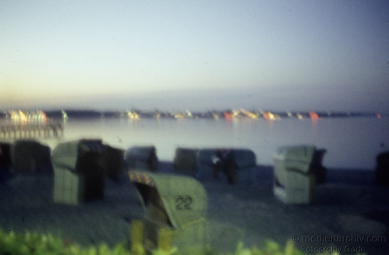 um 1978. Schleswig-Holstein. Kiel. Strandkörbe an der Ostsee