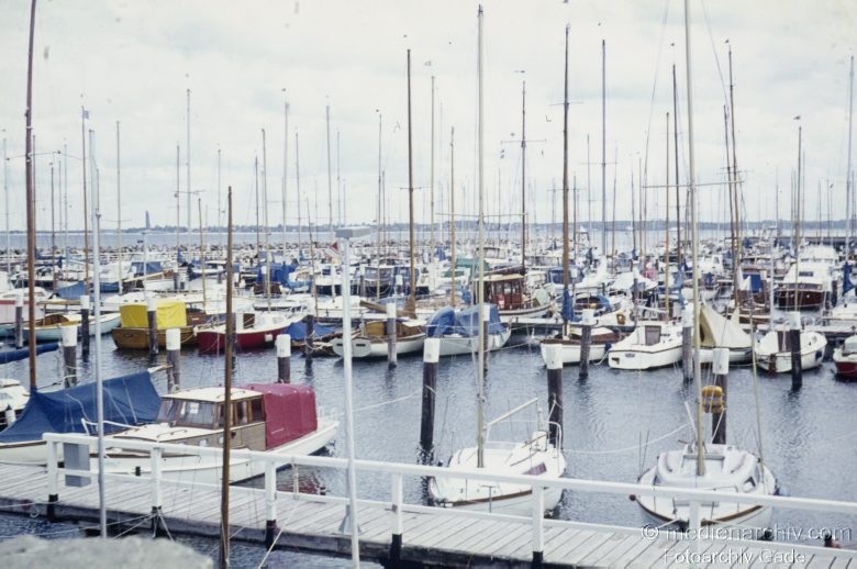 um 1978. Schleswig-Holstein. Kiel. Marina mit Segelbooten