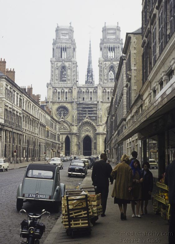September 1964. Spanien. Kathedrale. Kirche
