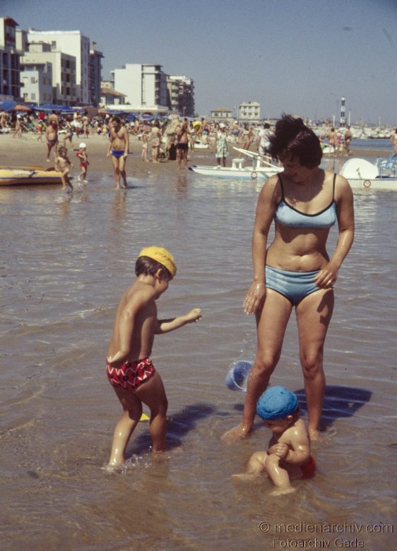 1976. Niedersachsen. Ostfriesland. Insel Föhr. Ostsee. Strand. Badende