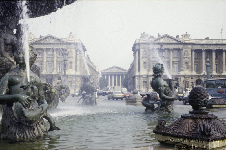 1994. Frankreich. Paris. Brunnen auf dem Place de la Concorde