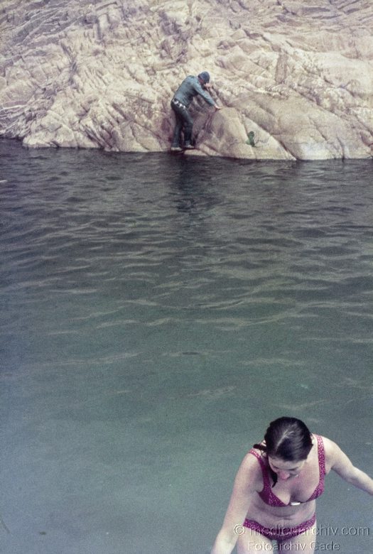 1970er. Israel. Wasserstelle in der Wüste
