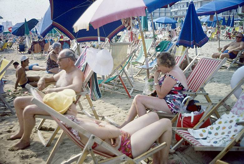 1969. Italien. Venedig - Italy. Venice. Sonnen am Strand. Mittelmeer