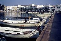 1975. Spanien. Baleren. Menorca. Hafen mit Fischerbooten. Mittelmeer