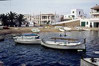 1975. Spanien. Baleren. Menorca. Hafen mit Fischerbooten. Mittelmeer
