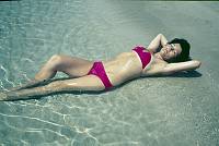 1975. Spanien. Baleren. Menorca. Urlauberin. Frau beim Baden. Mittelmeer.