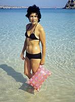 1975. Spanien. Baleren. Menorca. Urlauberin. Frau beim Baden. Bikini