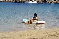 1975. Spanien. Baleren. Menorca. Urlauberin. Frau beim Baden. Bikini