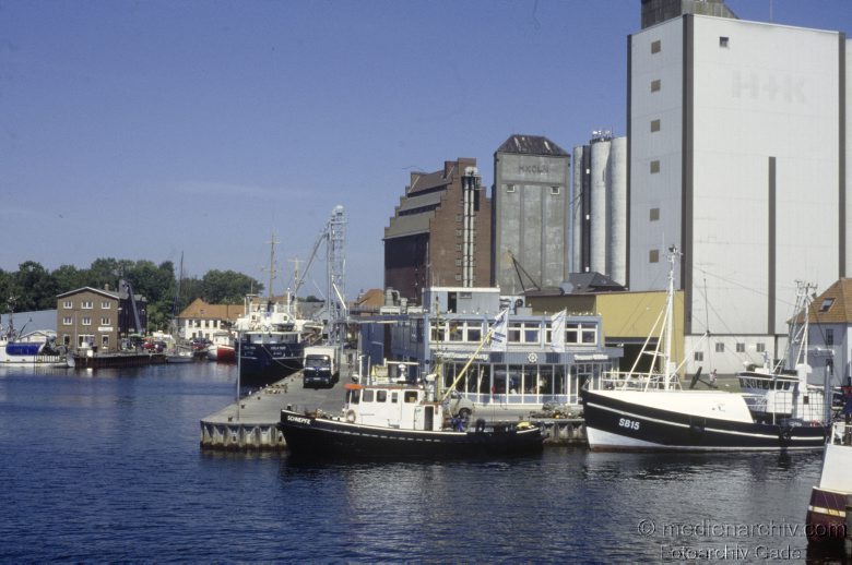 1980. Schleswig-Holstein. Fehmarn. Boote in einem Hafen. Schiffe