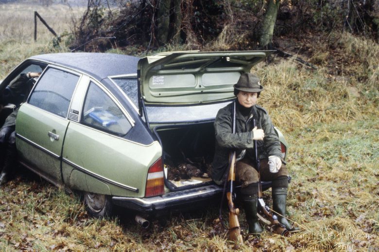 1978. Jagd. Jäger an einem Auto. Gewehr