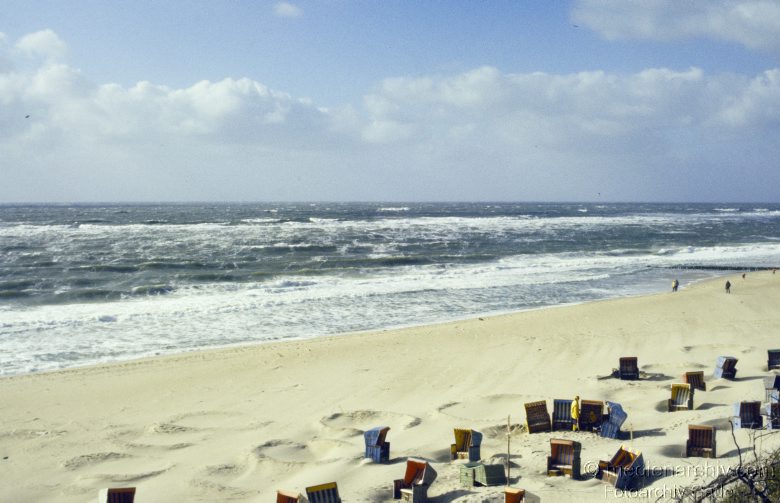 1978. Schleswig-Holstein. Sylt. Strand. Nordsee. Meer. Strandkorb