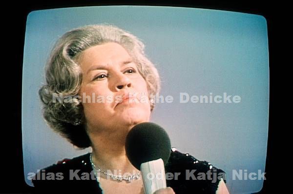 März 1973.  Kati Nick alias Katja Nick, bürgerlicher Name Käthe Denicke bei Wim Thoelke in der Fernsehshow Drei mal Neun.