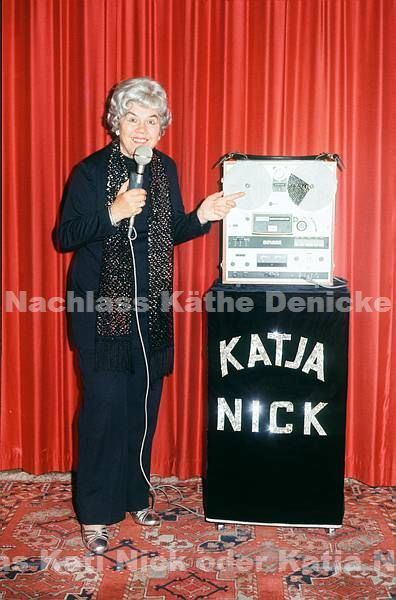 1977. Hamburg. Hansa Theater. Show. Varieté. Varietee. Katja Nick alias Kati Nick alias Käthe Denicke auf der Bühne