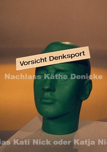 1973. Stuttgart. Katja Nick in der Sendung Heiß oder kalt mit Moderator Hans-Dieter Reichert. Quizmaster. Fernsehen