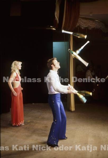 1970er. Varieté -Varietee -Varietétheater. Artistische Show auf der Bühne.