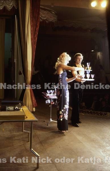 1970er. Varieté -Varietee -Varietétheater. Artistische Show auf der Bühne.