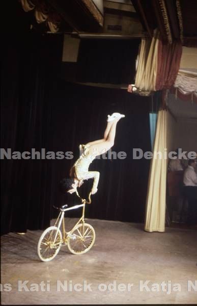 1970er. Varieté -Varietee -Varietétheater. Artistische Show auf der Bühne.