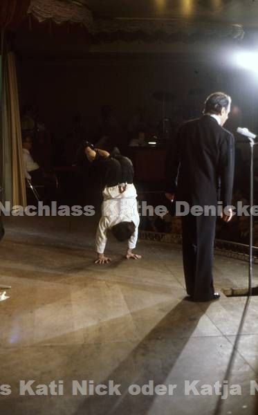 1970er. Varieté -Varietee -Varietétheater. Artistische Show auf der Bühne.