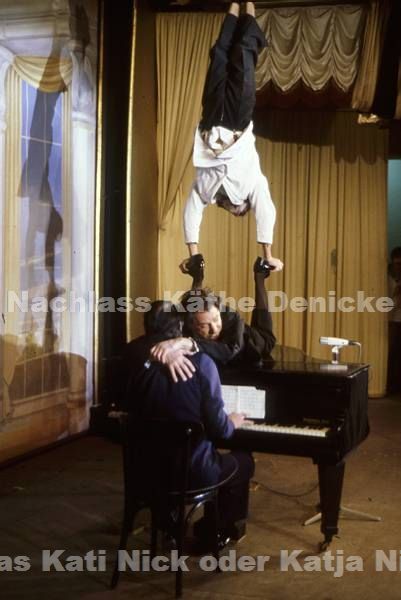 1970er. Varieté -Varietee -Varietétheater. Artistische Show auf der Bühne.
