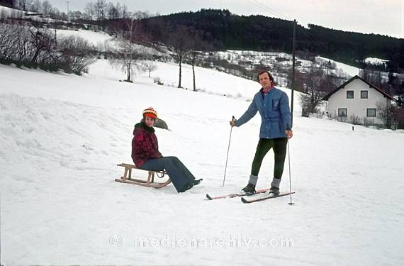 1964. Berge. Winterurlaub. Schnee. Skilaufen