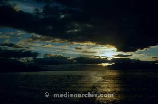 1981. Abendlicher Himmel auf dem Meer. Kreuzfahrt nach Südamerika. Wolken