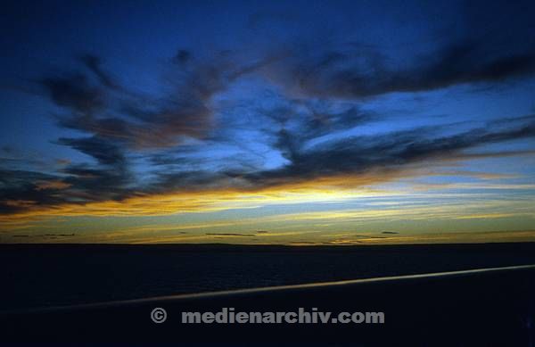 1981. Abendlicher Himmel auf dem Meer. Kreuzfahrt nach Südamerika. Wolken