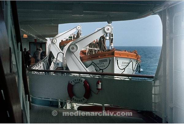 1967. Island. Schiff. Rettungsboote. Meer