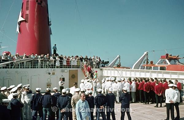 1970. Karibik. Mannschaft auf einem Kreuzfahrtschiff