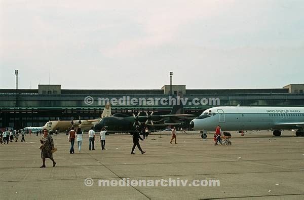 1989. Berlin. Flugplatz Tempelhof. Flugzeuge