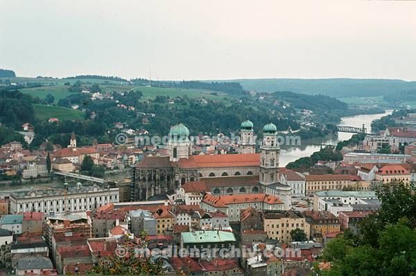 1981. Bayern. Passau. Donau.  Passauer Dom / St. Stephansdom