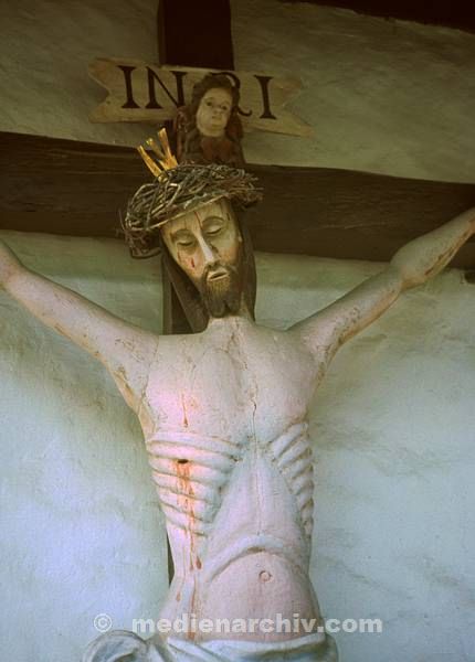 1981. Österreich. Finkenstein. Austria. Jesus am Kreuz. Religion