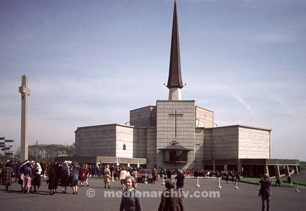 1970er. Großbritannien. Knocklayd. Basilika.